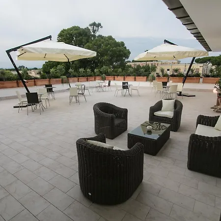 Hotel & Fama 3*