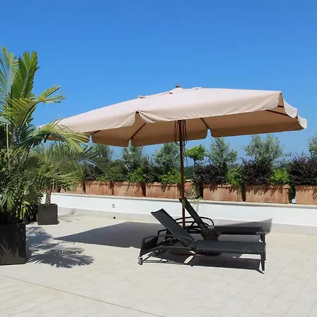 & Fama Hotel